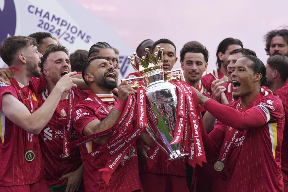 大二男生休学当残特奥会领跑员残特奥会田径女选手哪吒头亮相夺银